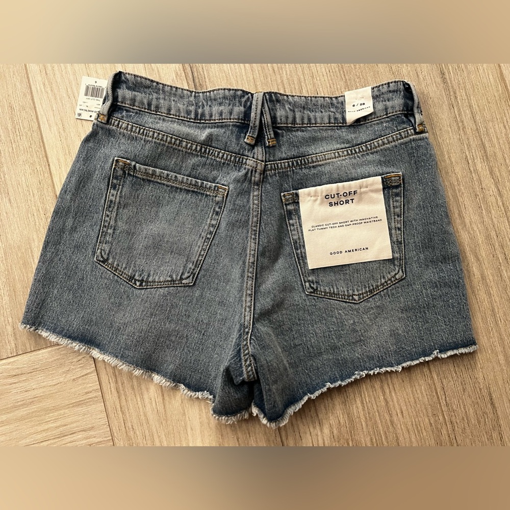 Good American Cut off short NWT